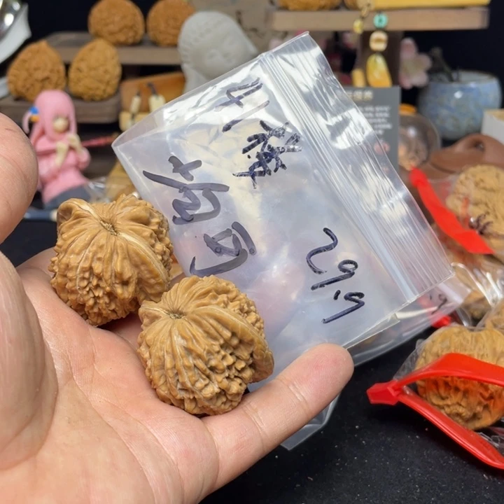 文玩核桃把件均*四座楼