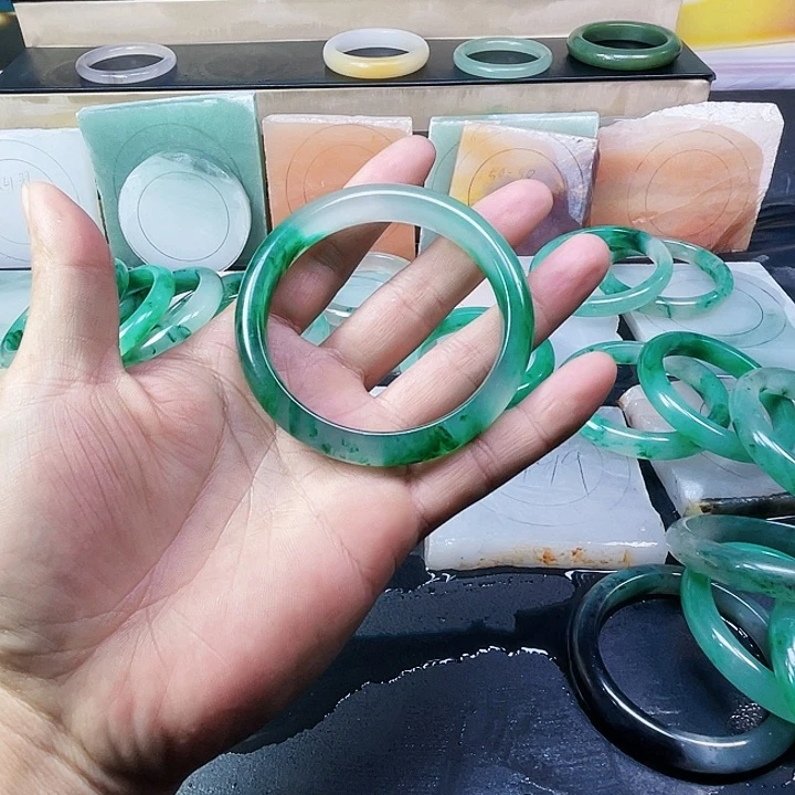 【闪购商品】石英质玉手镯未镶嵌S****T