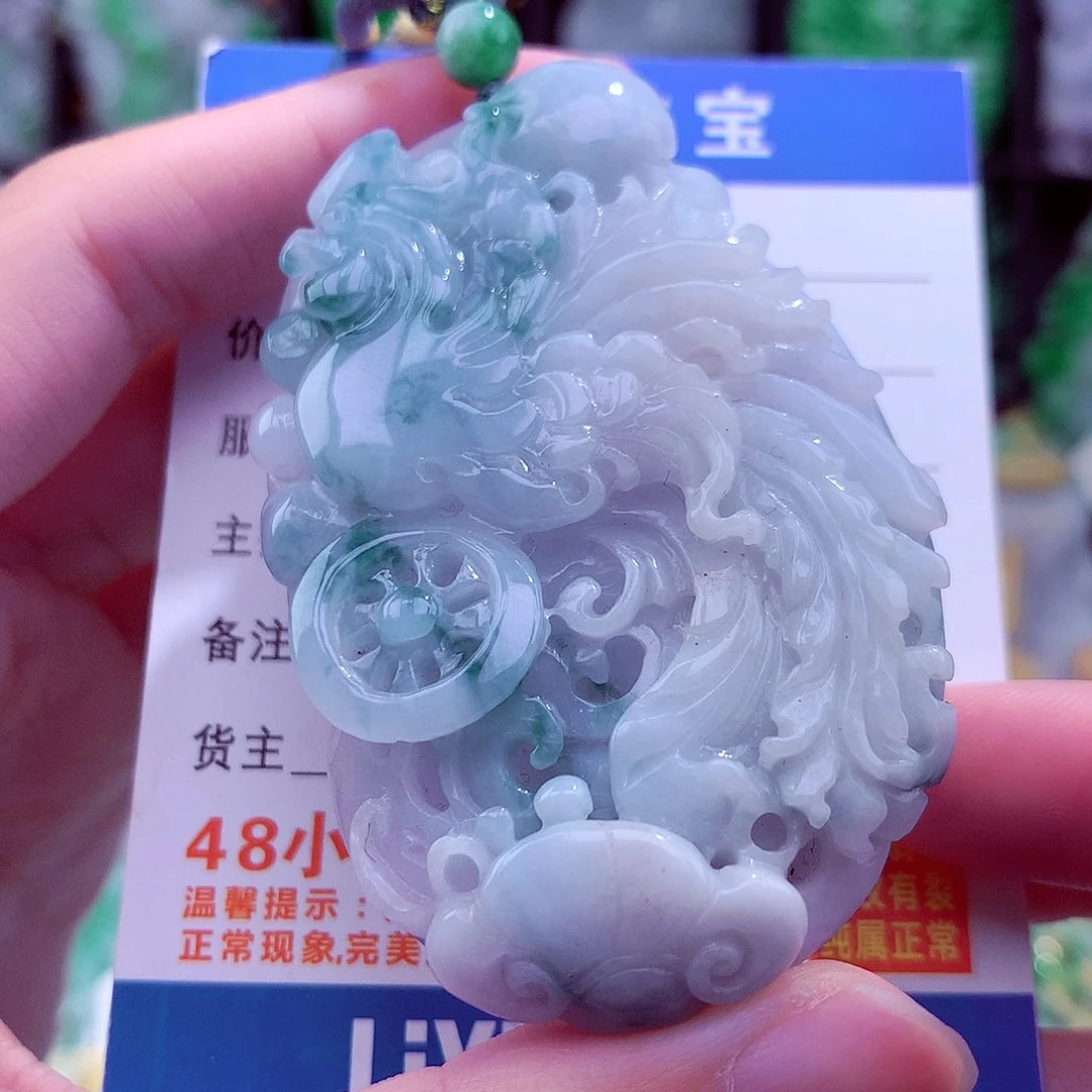 翡翠未镶嵌颈饰挂件