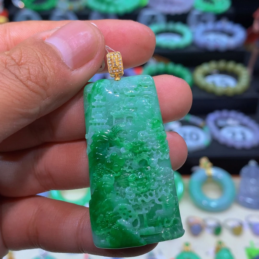 翡翠18K金镶嵌颈饰