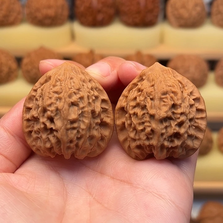 吊坠桃核金牛38尺