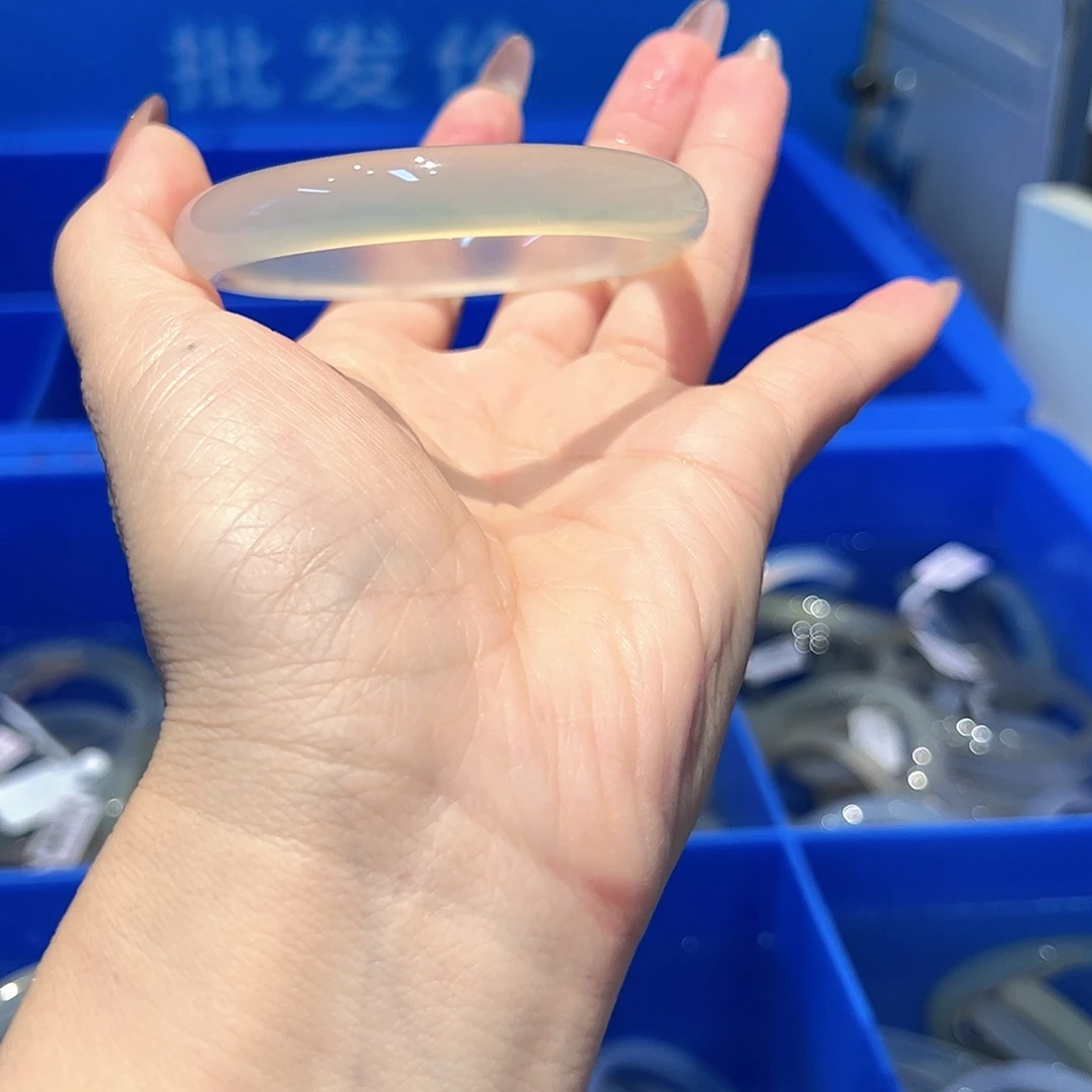 吹***c玛瑙/玉髓未镶嵌手镯