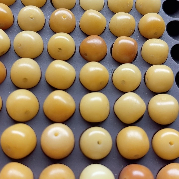 白玉菩提吊坠微瑕13风化桶30卡灯牌宠30