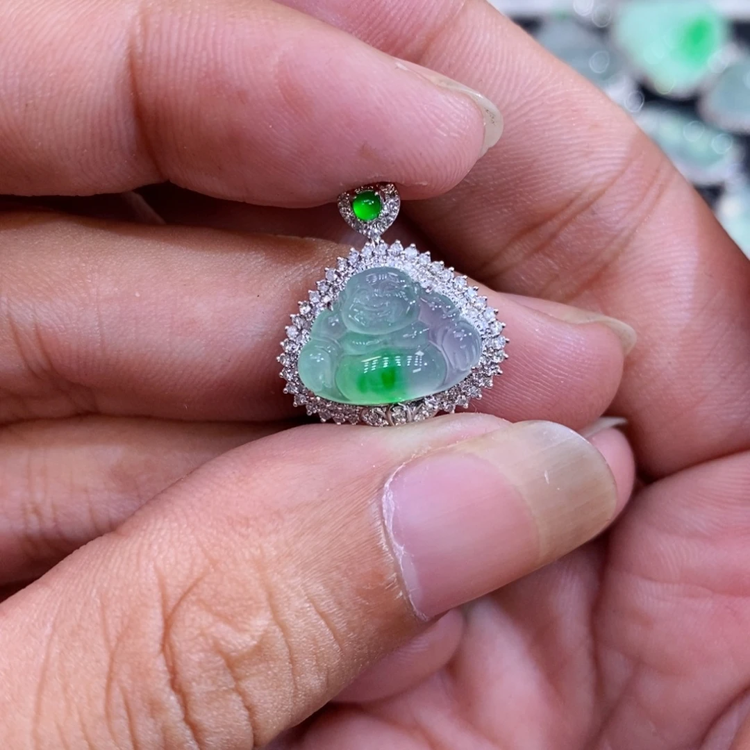 翡翠18K金镶嵌颈饰