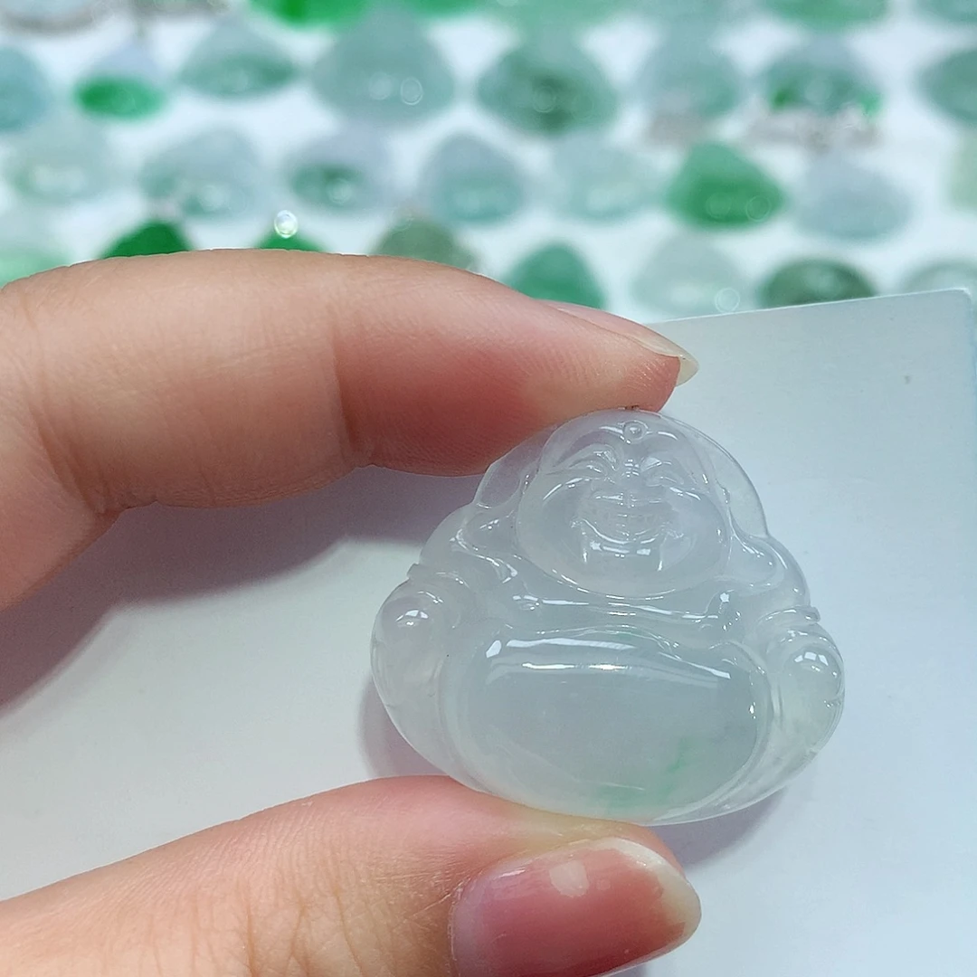 翡翠未镶嵌颈饰佛