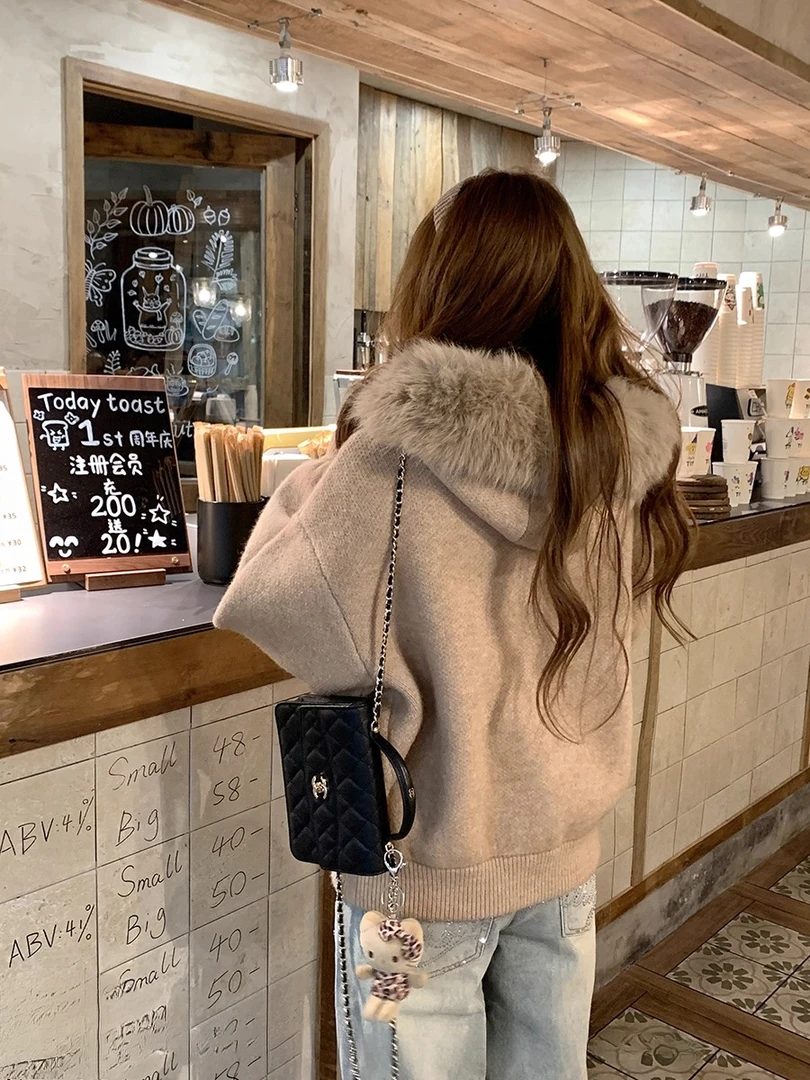 慵懒卡其毛领连帽毛衣外套女秋冬2025新款高级松弛感拉链针织开衫