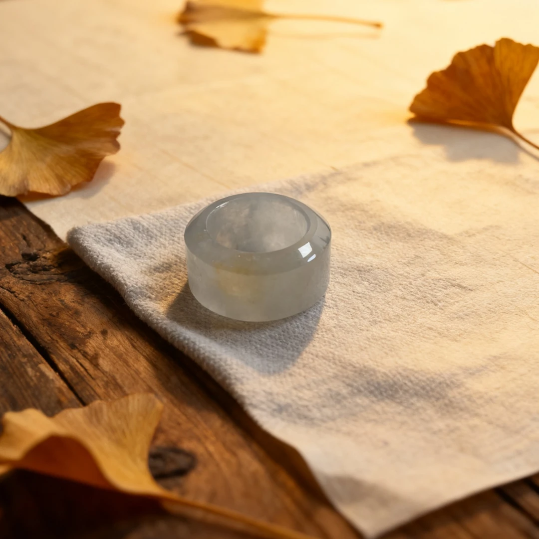 天然翡翠a货，白冰戒指扳指，男女同款，珠光宝气高端翡翠戒指定制