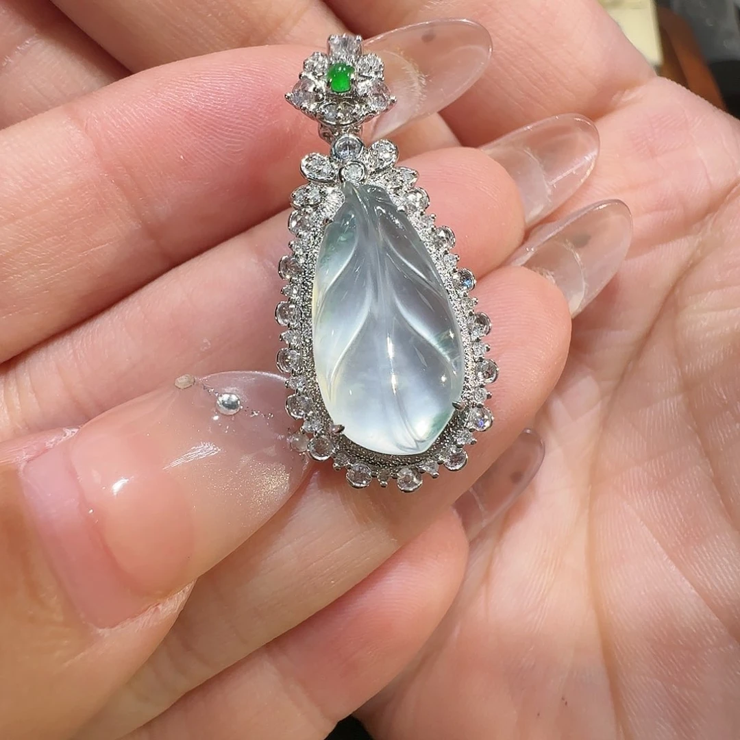 【闪购商品】颈饰18K金镶嵌翡翠