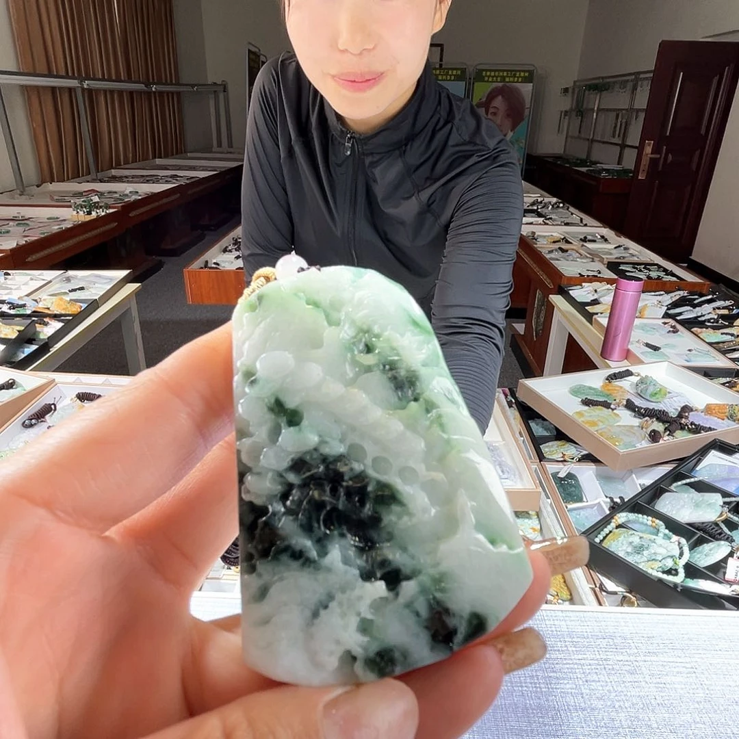 翡翠未镶嵌颈饰一