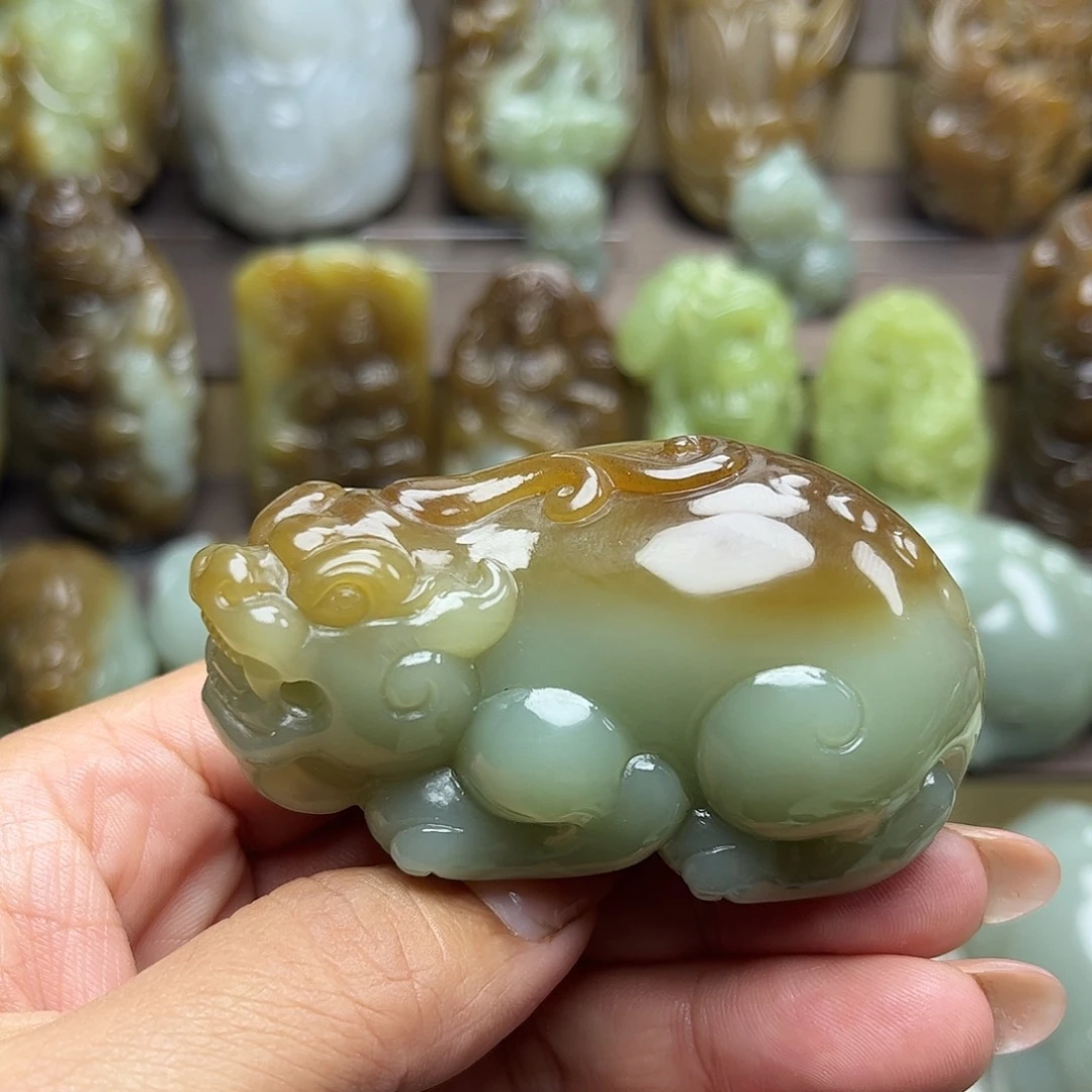 平***人和田玉未镶嵌颈饰