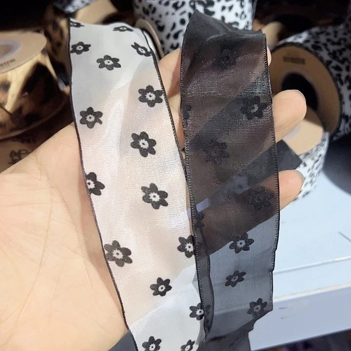 4的植绒小梅花两色各25码