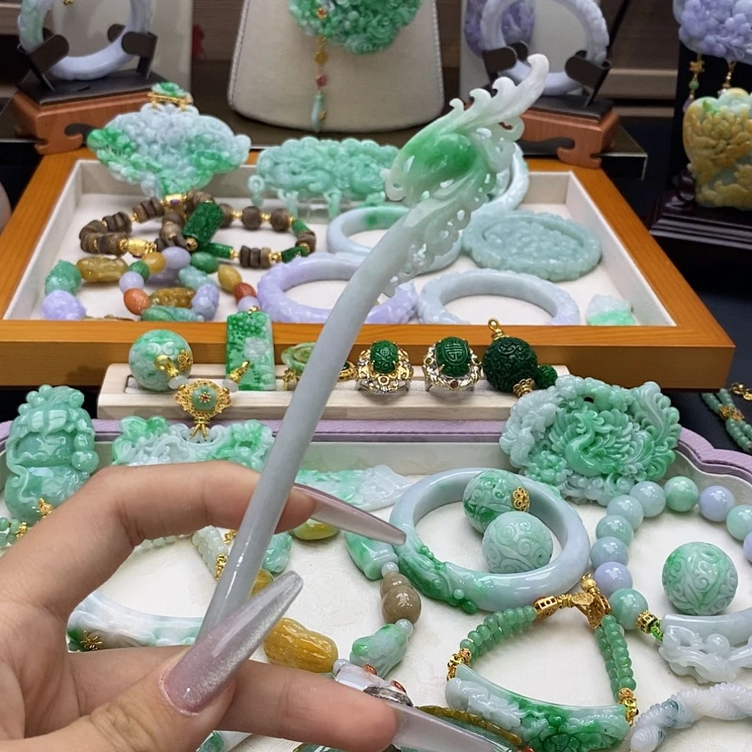 颈饰未镶嵌翡翠天然