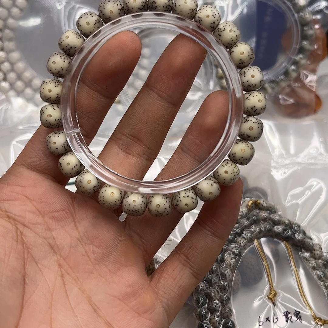 吊坠星月菩提a8。