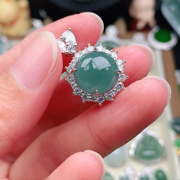 颈饰未镶嵌翡翠吊坠