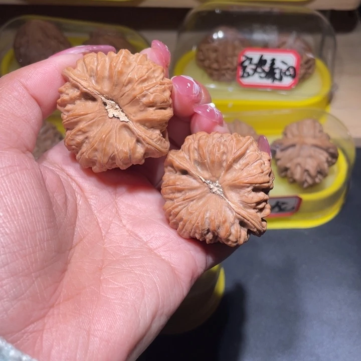大***祺文玩核桃吊坠平谷凹底