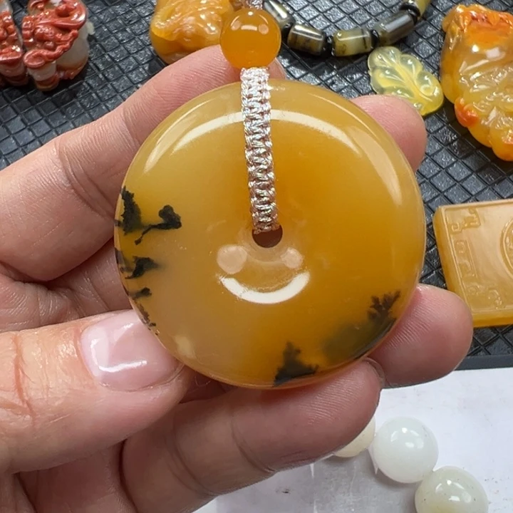 石英质玉（黄龙玉）颈饰未镶嵌