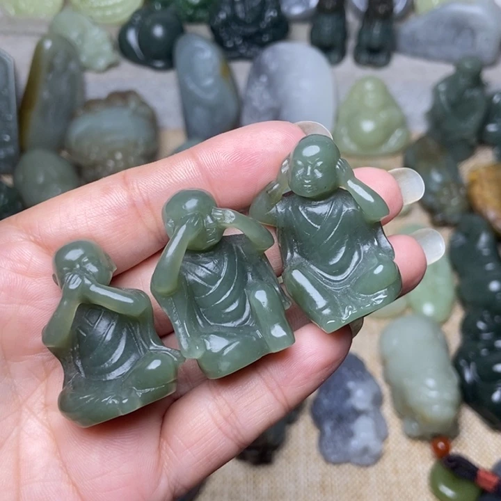 大***兮和田玉未镶嵌颈饰