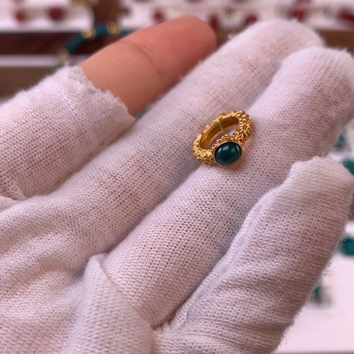 绿松石18K金镶嵌配饰蓥