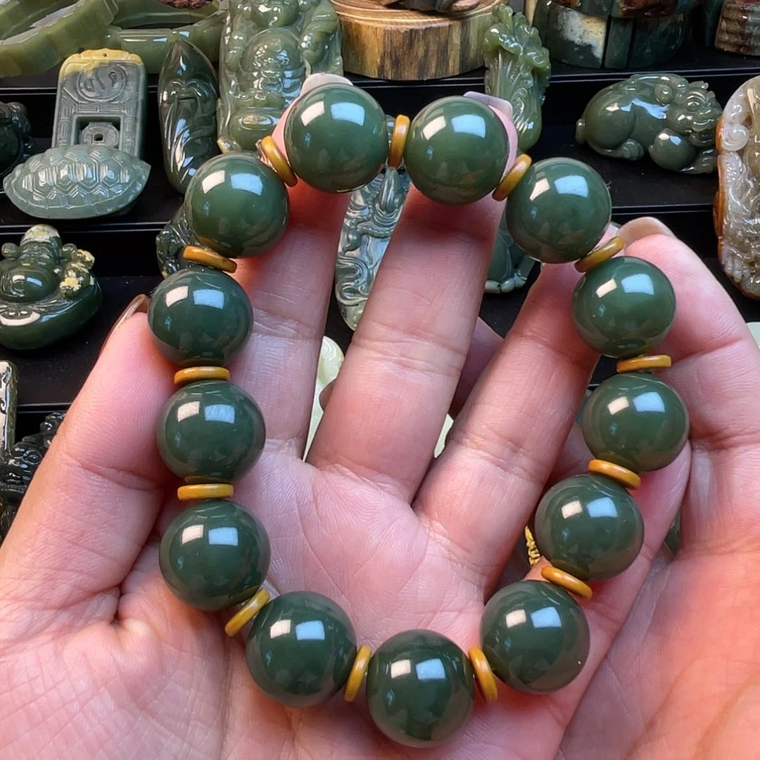 透闪石质玉未镶嵌挂件