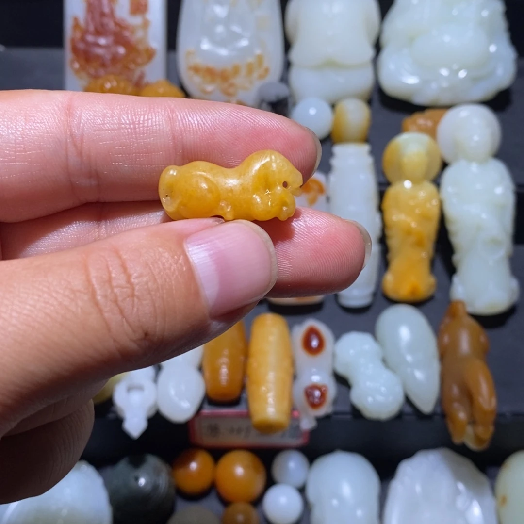 傻***头和田玉未镶嵌颈饰