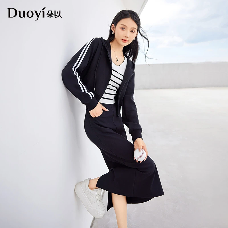 朵以2025春季新款休闲运动风连帽卫衣外套半身裙套装39DC831008
