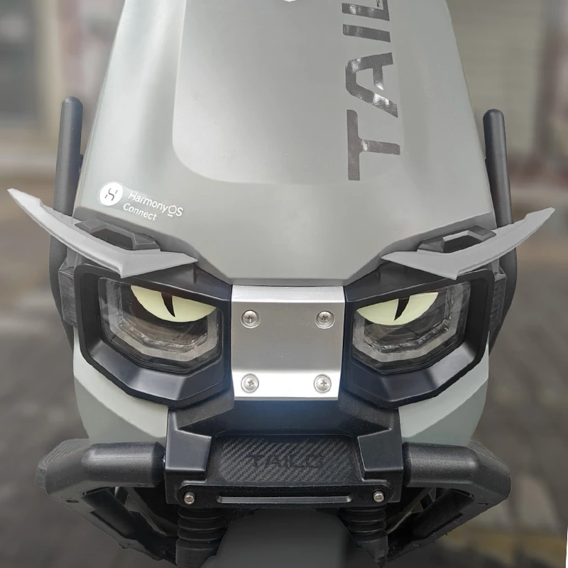 电动车摩托车灯眉毛定风翼台铃封神苍穹立体恶魔眼睛夜光装饰贴纸