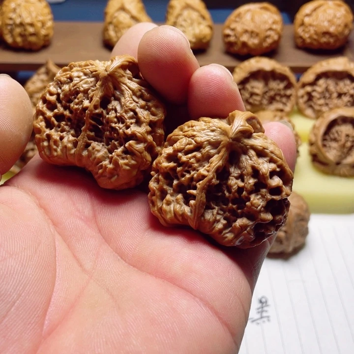 把件文玩核桃座山雕