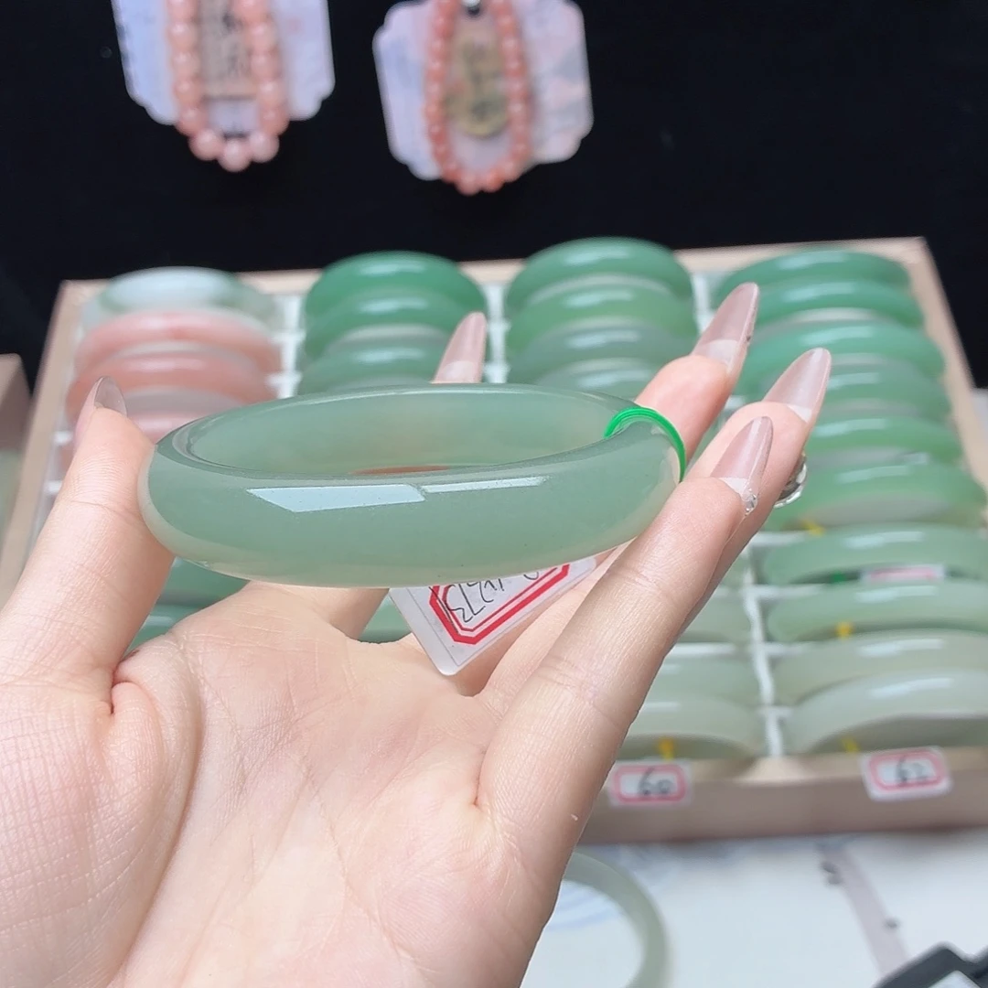 石英质玉未镶嵌手镯60