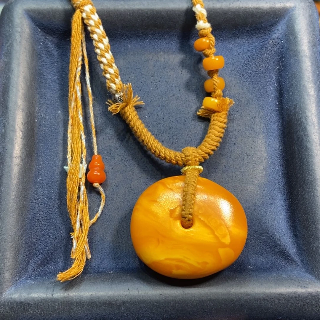 琥珀颈饰未镶嵌蜜蜡