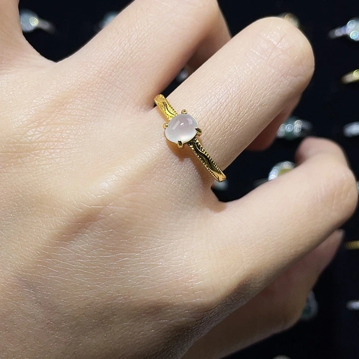 翡翠未镶嵌颈饰戒指