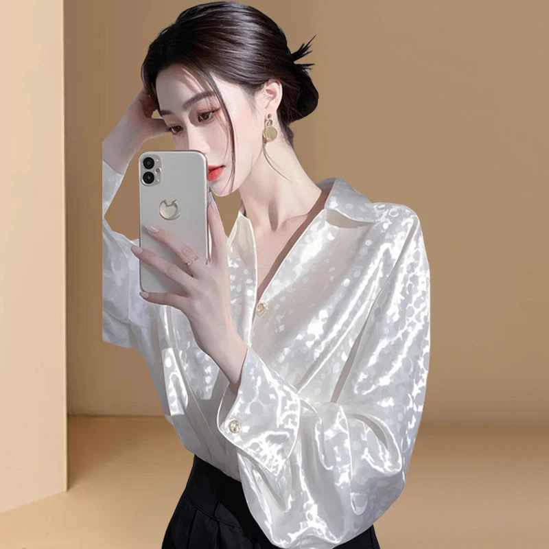今年爆款白色长袖缎面衬衫女款2025春秋新款韩系宽松百搭法式上衣