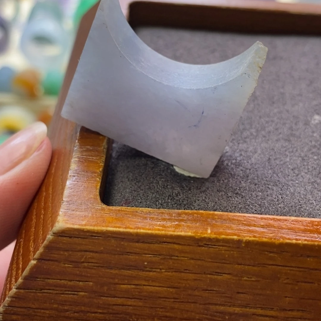 定制翡翠未镶嵌翡翠边角有包容