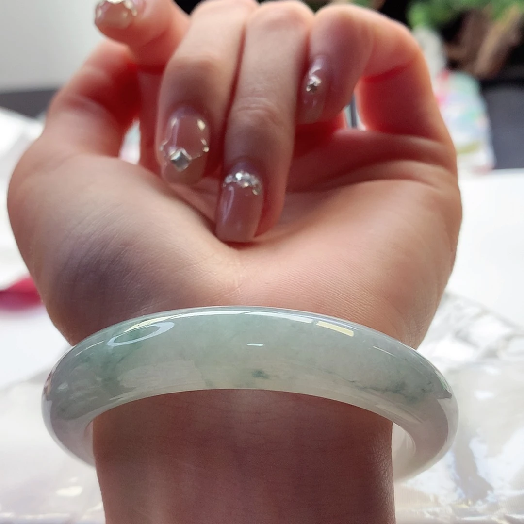 翡翠手镯未镶嵌天然翡翠54-55葡萄肉飘绿花