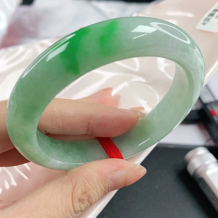 未镶嵌手镯翡翠，674