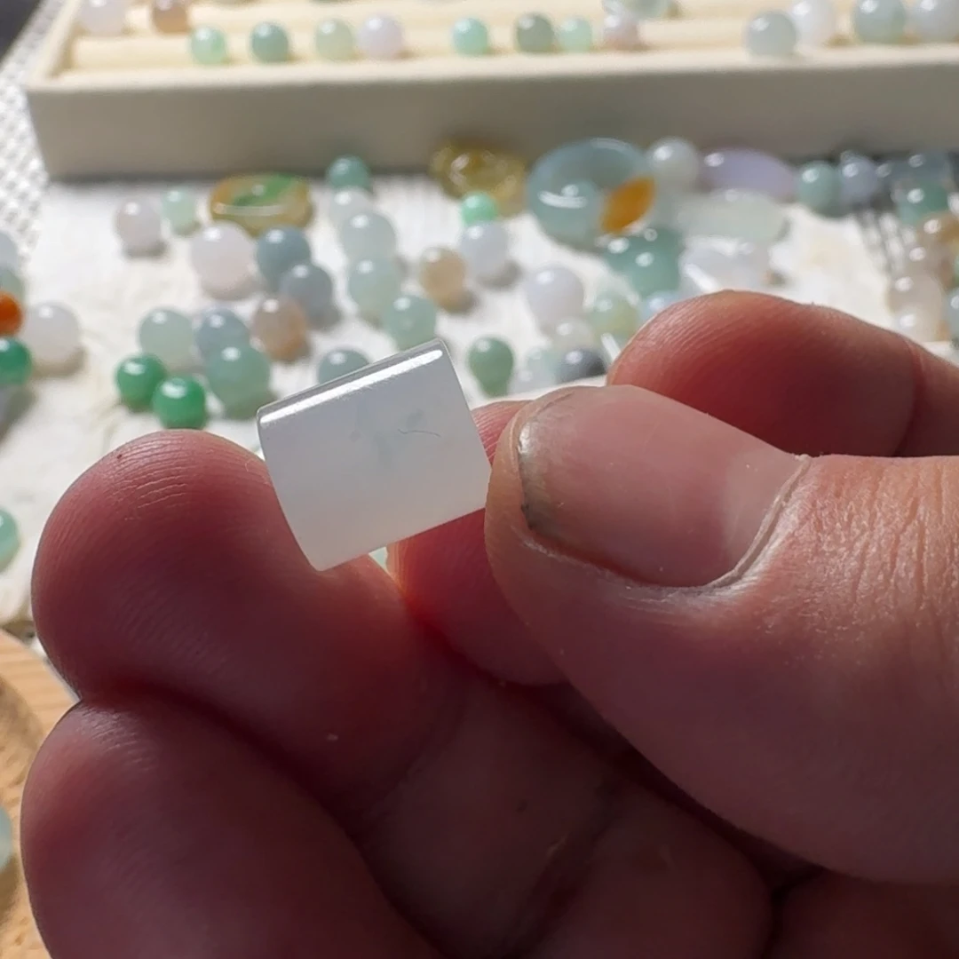 翡翠未镶嵌颈饰珠子