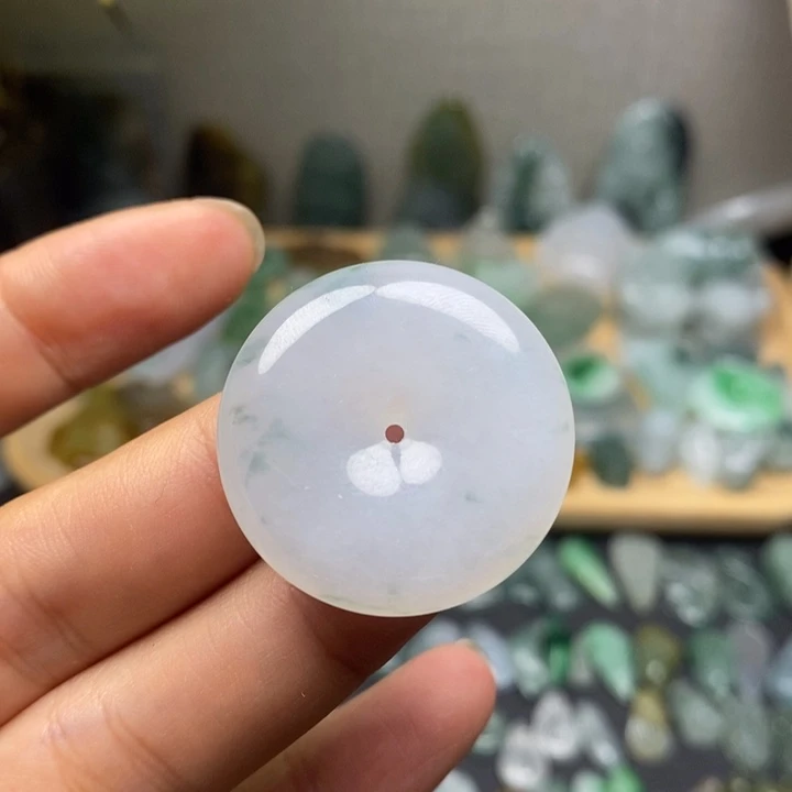 颈饰未镶嵌翡翠平安扣