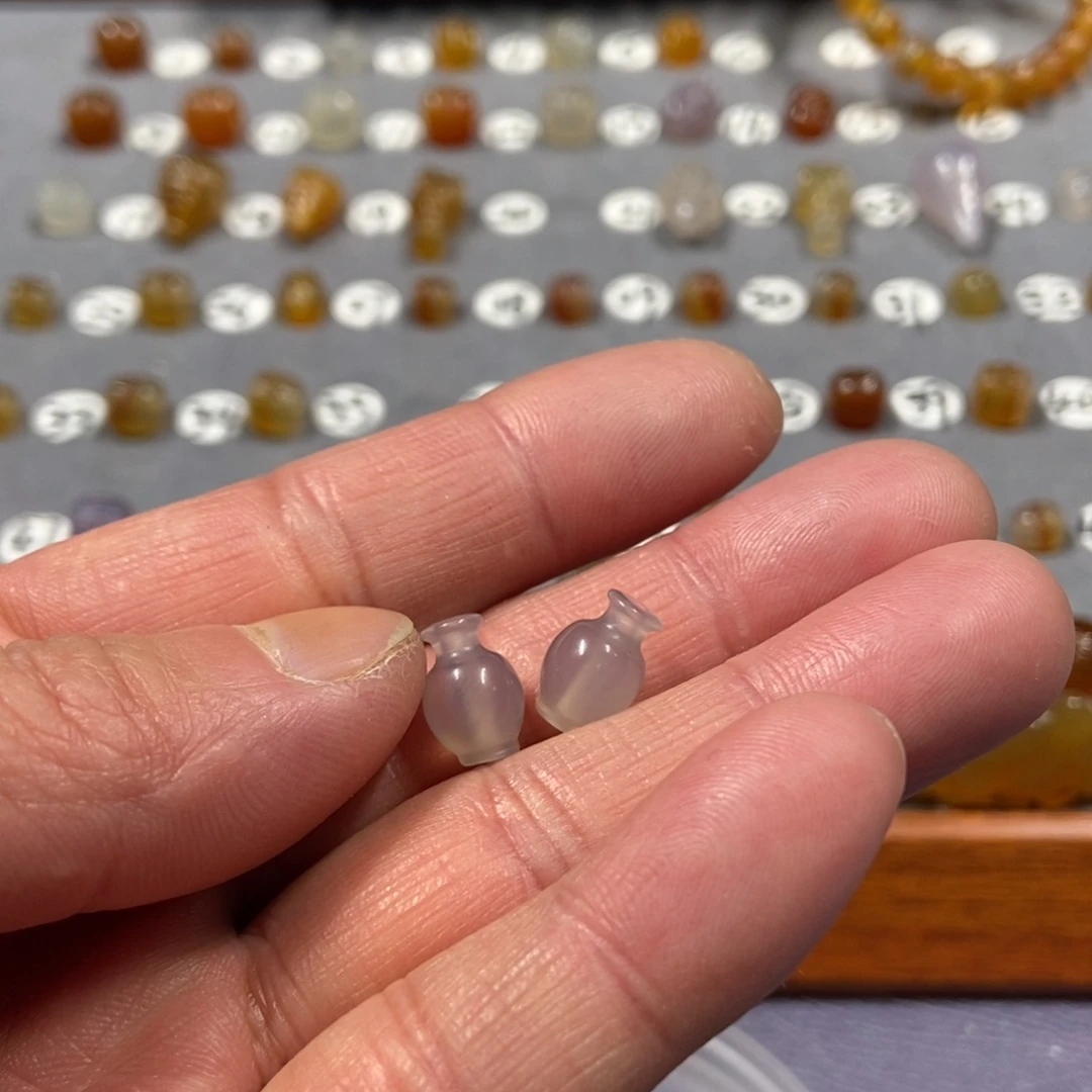 金***起玛瑙/玉髓合金颈饰瓶