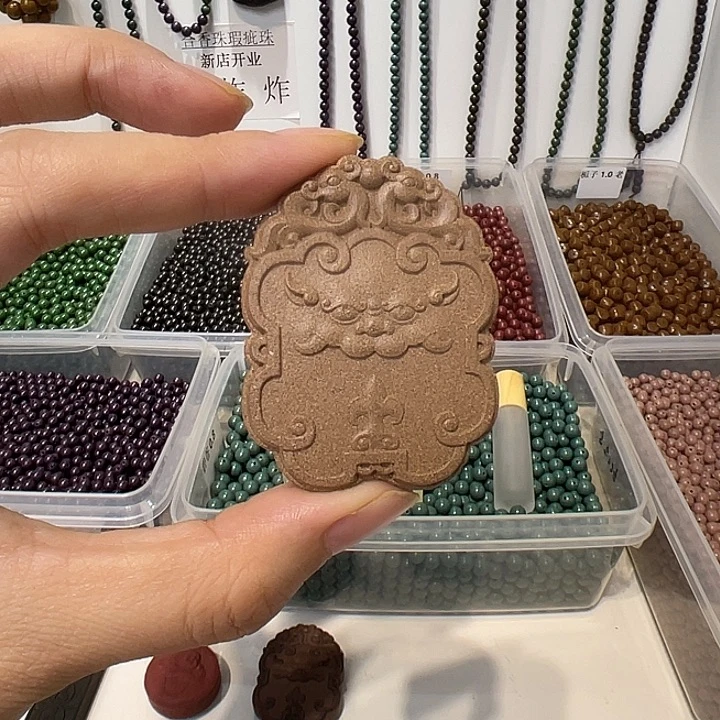泥塑福利牌牌4号白檀龙锁
