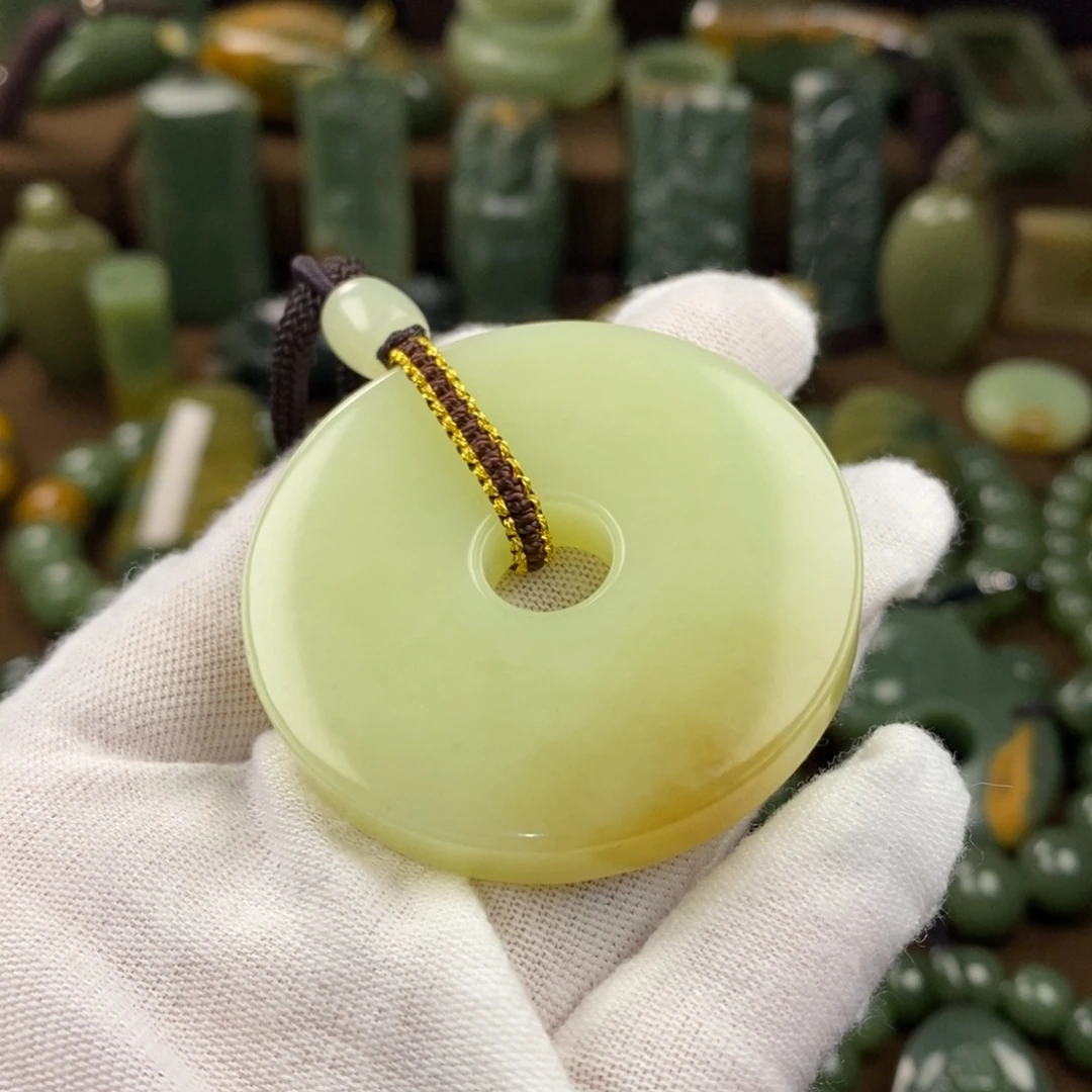 岫岩老玉（透闪石质玉）未镶嵌颈饰