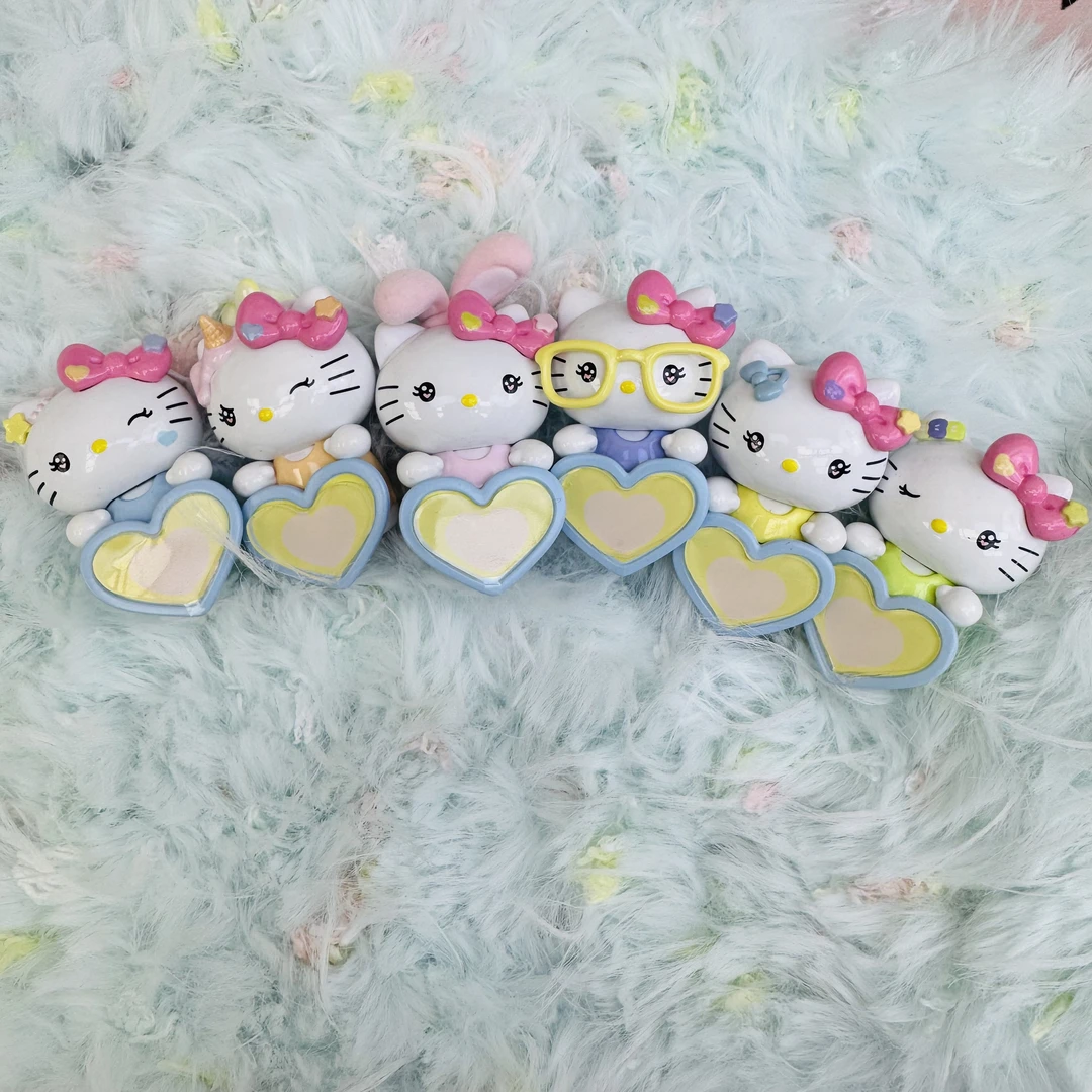 Hello Kitty款甜心能量站系列趴趴萌趣豆正版盲盒