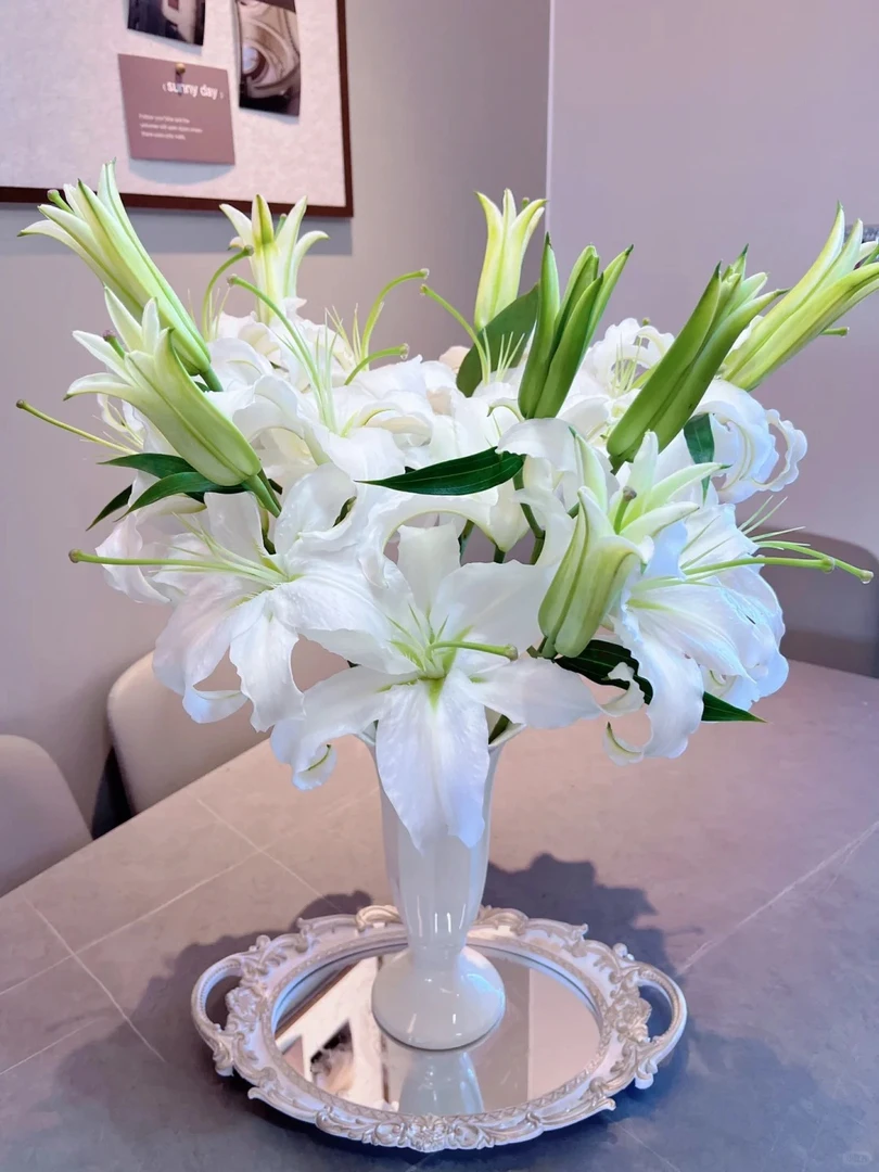 随机白色百合10头 三单京东 鲜花需要醒花摘叶 揽收无法退款