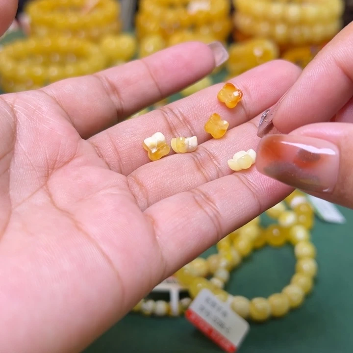 蜜蜡未镶嵌珠宝奇石