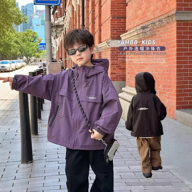 儿童秋装啦代春秋冲锋衣2025防水维连帽新款装夹工呗男童孩上衣男