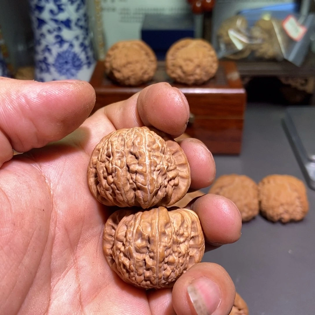 桃核把件_*7白狮子核桃