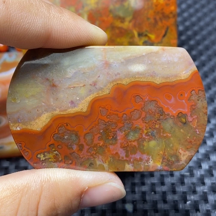 玛瑙/玉髓颈饰未镶嵌是***呀