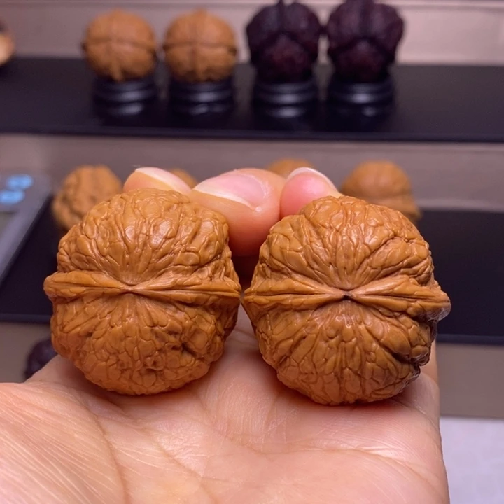 文玩核桃把件金蟒蛇皮球10