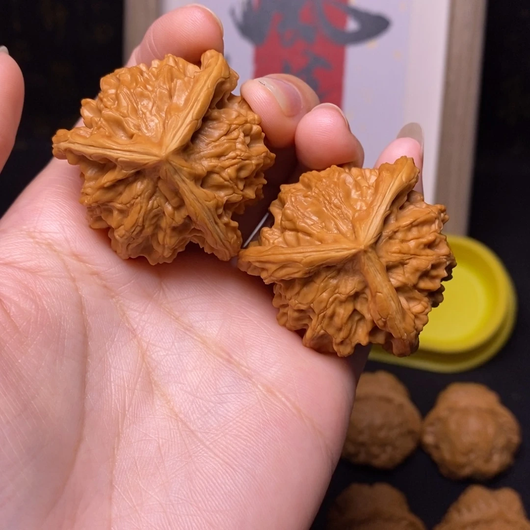 文玩核桃吊坠盘山三棱41.42