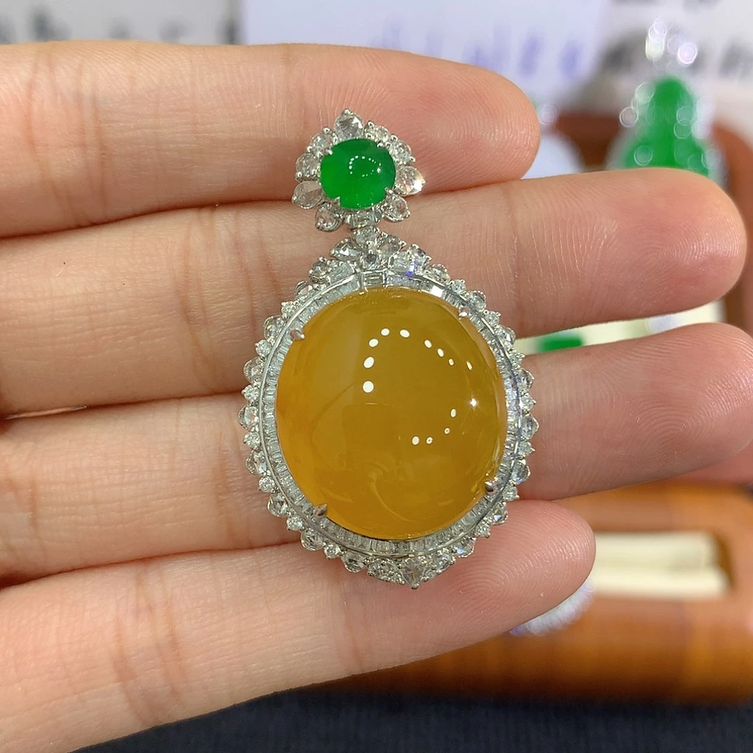 【闪购商品】吊坠(不含链)18K金镶嵌翡翠蛋面
