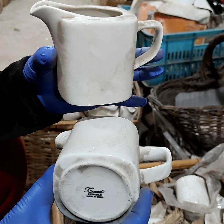 摆件盘子碗茶壶啥都有