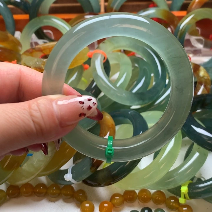 岫玉未镶嵌手镯手